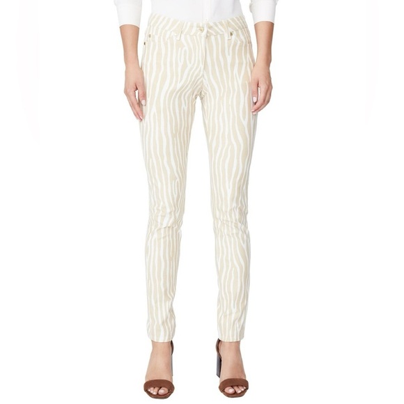 McLaughlin Lexi Jeans Size in Photos Mid-rise
Slim Leg Front Zip Button Closure - Picture 6 of 8
